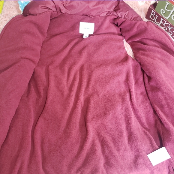 Old navy puffer vest women burgandy size M NWT - Picture 5 of 8